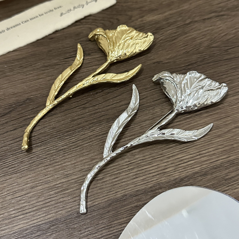 Broš: legura, oblik cvijeta, elektroplatiranje, dekoracija