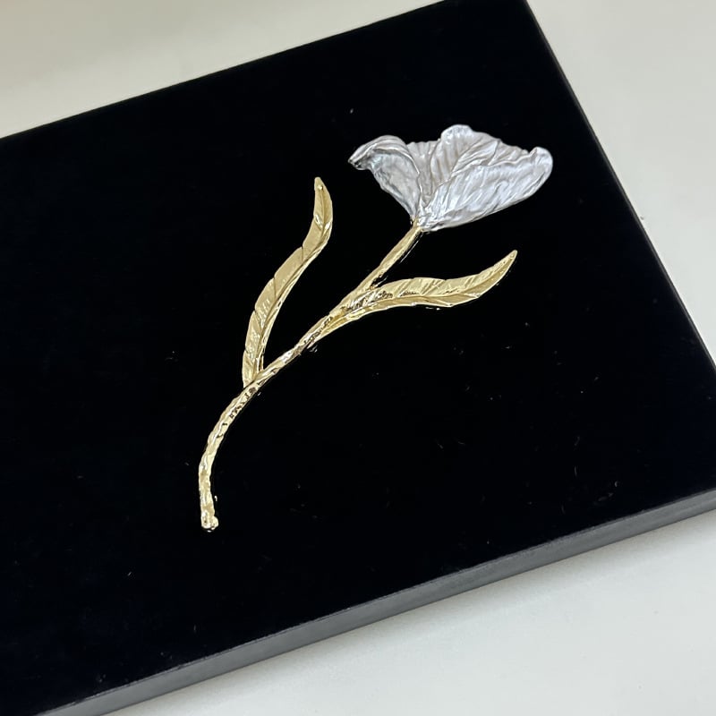 Broš: legura, oblik cvijeta, elektroplatiranje, dekoracija