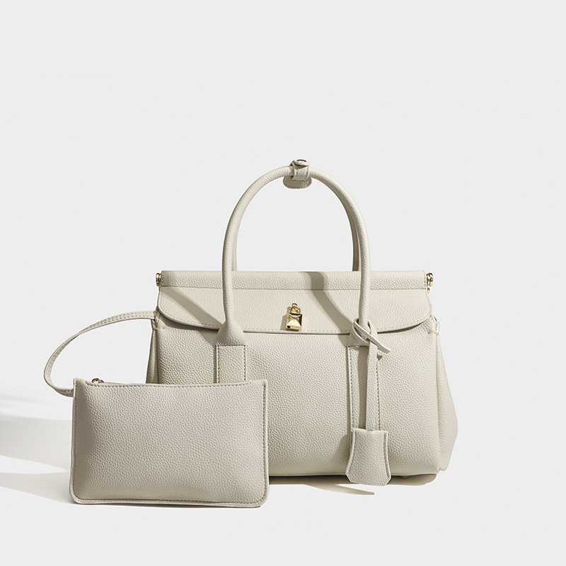 Nagy kapacitású városi válltáska marha bőrből, flap zárású, kettős vállpánt, horizontálisan négyszögletes siluett, belső telefonzseb és cipzáras zseb