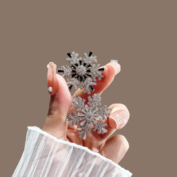 Forgó hópehely kitűző | Cink ötvözet • Chimeng Jewelry • Elektroplakálás • Yiwu eredet • Őszi 2024