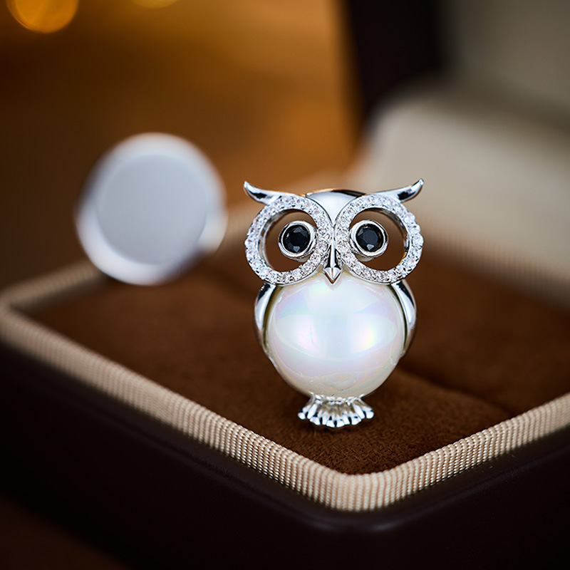 Sova oblikovana bakrena broš od Liyu Jewelry, elektroplatirana, dekorativni dodatak