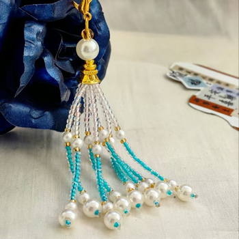 Kézzel készített gyöngyös bojtok ékszer alkatrészek – Anyag: gyöngyök, Szövési technika, 2024 nyár, Stílus: friss és édes