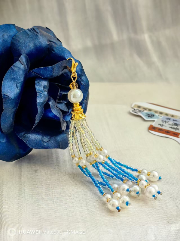 Kézzel készített gyöngyös bojtok ékszer alkatrészek – Anyag: gyöngyök, Szövési technika, 2024 nyár, Stílus: friss és édes