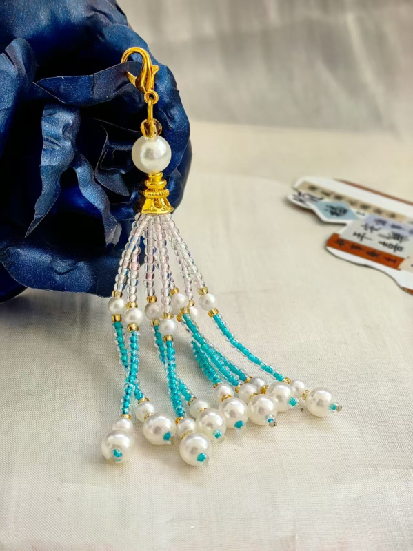 Kézzel készített gyöngyös bojtok ékszer alkatrészek – Anyag: gyöngyök, Szövési technika, 2024 nyár, Stílus: friss és édes