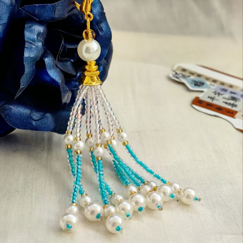 Kézzel készített gyöngyös bojtok ékszer alkatrészek – Anyag: gyöngyök, Szövési technika, 2024 nyár, Stílus: friss és édes