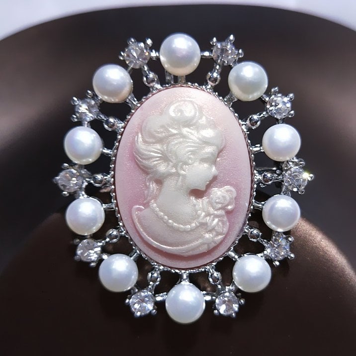 Kitűző ötvözetből, uniszex, rajzfilmfigura modell, elektroplakálás