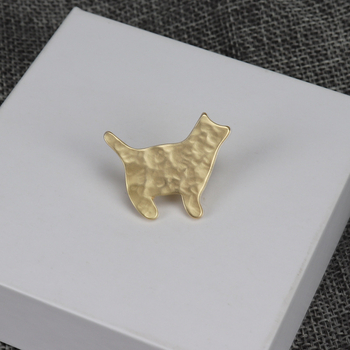 Kitűző ötvözetből, állatmotívummal, elektroplatált felülettel, nőies retro stílusú dísz