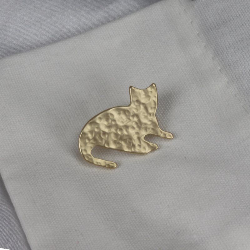 Kitűző ötvözetből, állatmotívummal, elektroplatált felülettel, nőies retro stílusú dísz