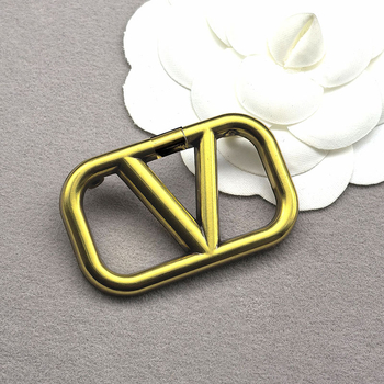 Broš s slovima — izrezana, sjajna površina, jednostavan stil; Materijal: legura; Oblik: broj i U-oblik; Obrada: elektroplatiranje; Funkcije: dekoriranje, vjenčanje, dvostruka uporaba