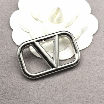 Broš s slovima — izrezana, sjajna površina, jednostavan stil; Materijal: legura; Oblik: broj i U-oblik; Obrada: elektroplatiranje; Funkcije: dekoriranje, vjenčanje, dvostruka uporaba