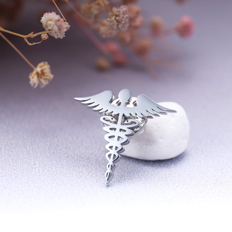 Rozsdamentes acélból készült kitűző, dupla kígyó motívum, elektroplakolás, uniszex, személyes stílus