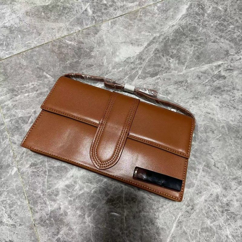 Ženska PU torbica za rame, mala kvadratna crossbody torba s kapkom zatvaranja i džepom za telefon, proljeće 2024