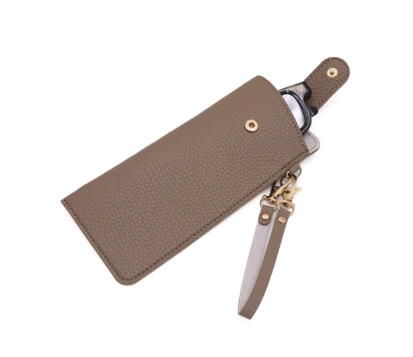 Szemüvegtáska levehető karkötővel, PVC bőrhatású textúrával, kültéri sportokra