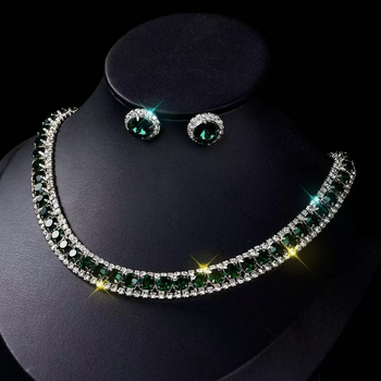 Ékszerszett: fülbevaló, nyaklánc és karkötő, mesterséges kristályok, kocka alakú kövek mintázat, női etnikus retro stílus.