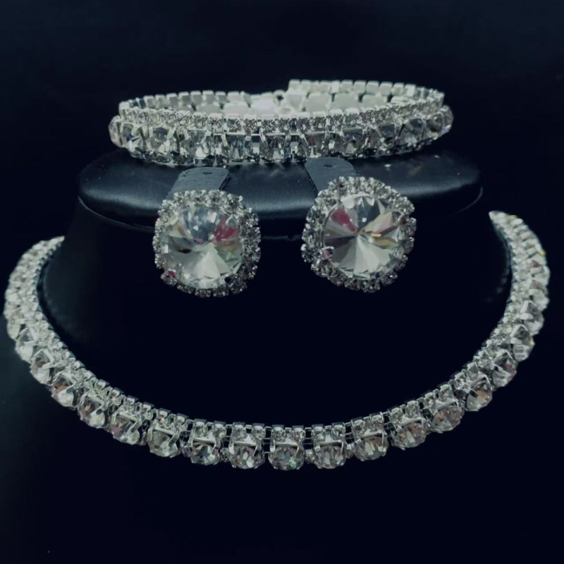 Ékszerszett: fülbevaló, nyaklánc és karkötő, mesterséges kristályok, kocka alakú kövek mintázat, női etnikus retro stílus.