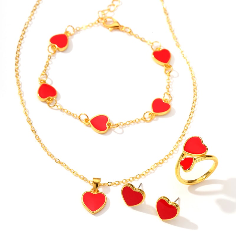 Szív alakú ékszerszett – aszimmetrikus medál, ötvözet, elektroplattolt bevonat, szabályos lánc, négy darabos készlet (fülbevaló, nyaklánc, kézre illő kiegészítő)
