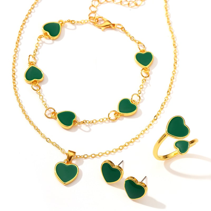 Szív alakú ékszerszett – aszimmetrikus medál, ötvözet, elektroplattolt bevonat, szabályos lánc, négy darabos készlet (fülbevaló, nyaklánc, kézre illő kiegészítő)