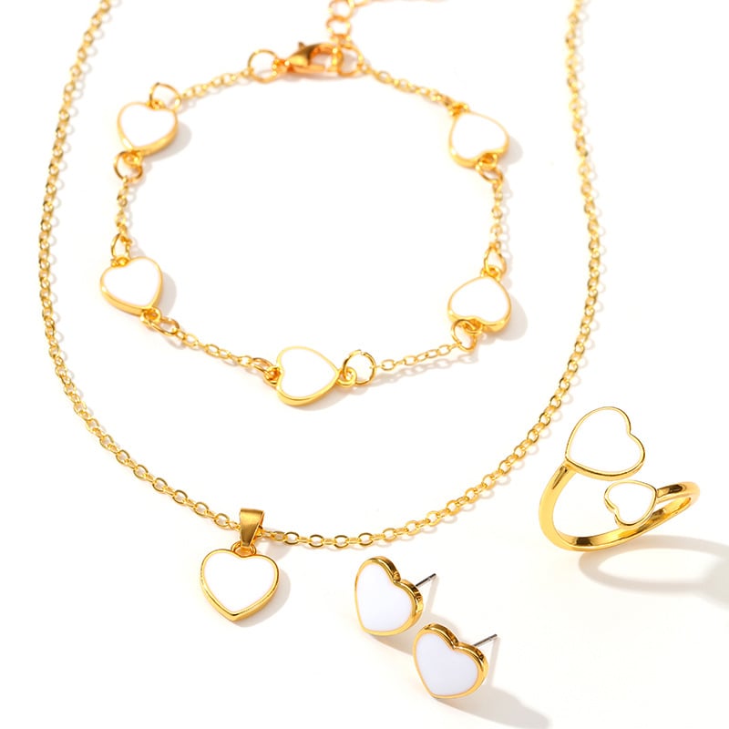 Szív alakú ékszerszett – aszimmetrikus medál, ötvözet, elektroplattolt bevonat, szabályos lánc, négy darabos készlet (fülbevaló, nyaklánc, kézre illő kiegészítő)