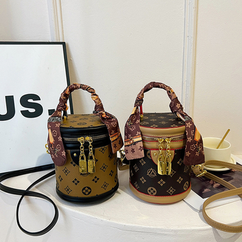 Bucket bag od PU materijala, gradski minimalistički stil, ovalni oblik, zatvaranje na zip, torba s poklopcem