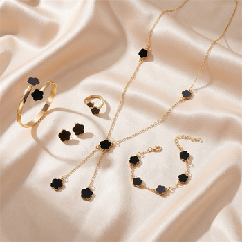 Öt részes ötvözetű ékszerszett: nyaklánc, karkötő, fülbevalók és kézhez tartozó kiegészítők, O-lánccal, növény- és virágmintával, elektrogalván bevonattal