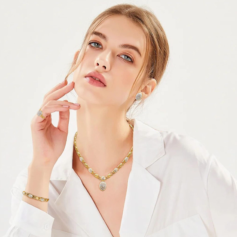 Nova Jewel Medve Szerelem Rhinestone Réz Ékszerszett Nőknek: fülbevaló, nyaklánc és karkötő, könnyed luxus stílus, kis medve motívum