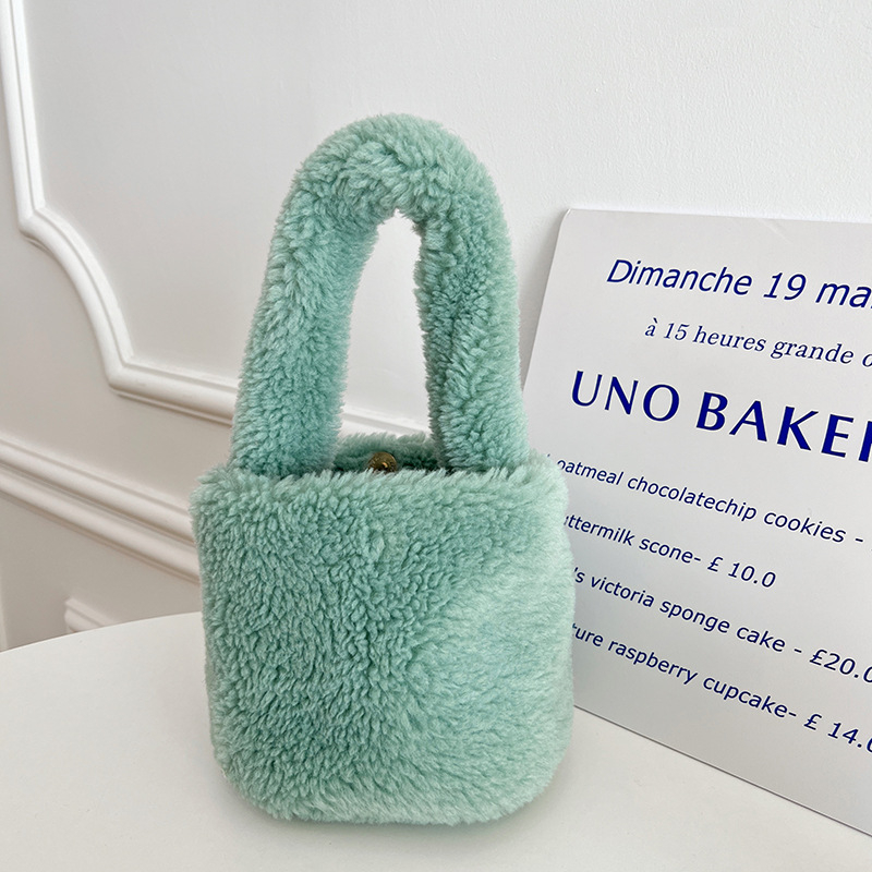 Bucket torba od umjetne ovčje dlake za žene, pliš materijal, ovalni oblik, otvoreni gornji dio, džep za mobitel