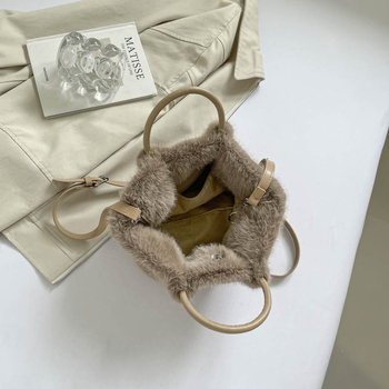 Geantă bucket din blană artificială, stil stradal, crossbody cu o singură curea, închidere magnetică, căptușeală poliester