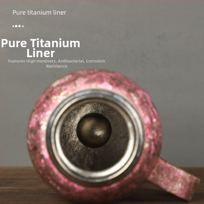 Titano izoliuota arbatinė su rankena, didelė talpa, 6–12 valandų izoliacija