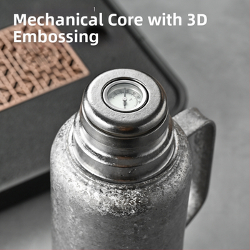 Tiszta titán termosz vákuum-szigeteltséggel, mechanikus hőmérővel, tea rekesszel és pop-up fedéllel.