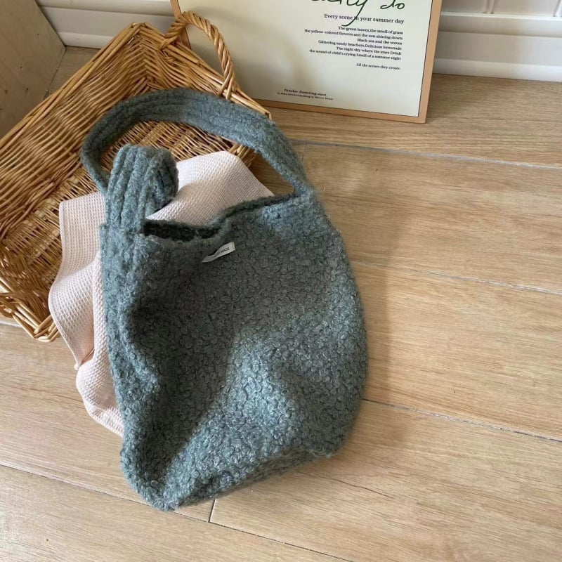 Crossbody torba s umjetnim krznom, gradski stil, magnetsko zatvaranje, unutarnja pretinac, podstava, s jednim remenom