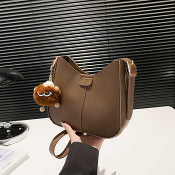 Bucket torba, urbani minimalistički stil, PU materijal, oblik koše, zatvarač, poliester podstava