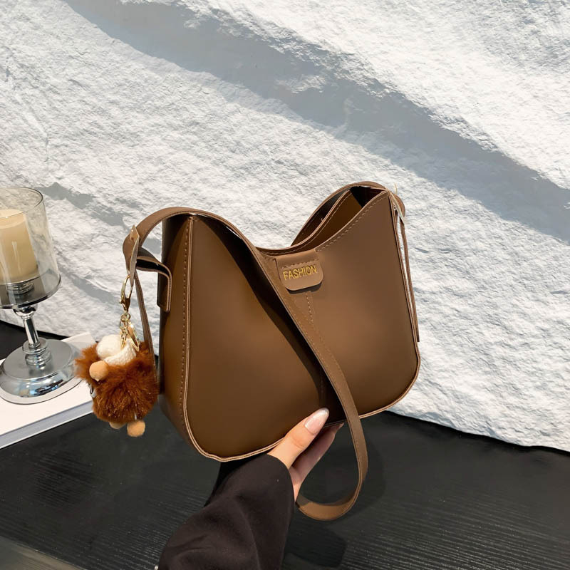 Bucket torba, urbani minimalistički stil, PU materijal, oblik koše, zatvarač, poliester podstava