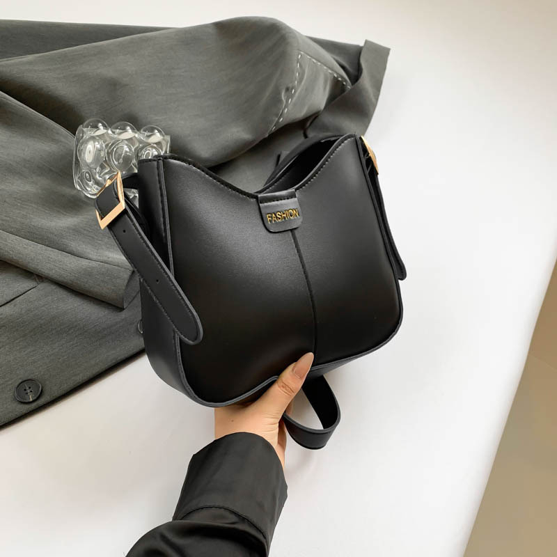Bucket torba, urbani minimalistički stil, PU materijal, oblik koše, zatvarač, poliester podstava