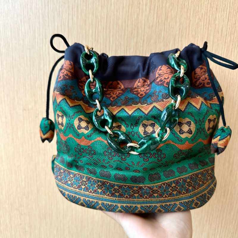 Geantă bucket crossbody în stil național-literar, material poliester, căptușeală poliester, închidere magnetică, buzunar interior cu fermoar