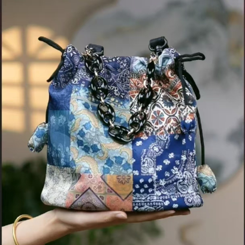 Geantă bucket crossbody în stil național-literar, material poliester, căptușeală poliester, închidere magnetică, buzunar interior cu fermoar