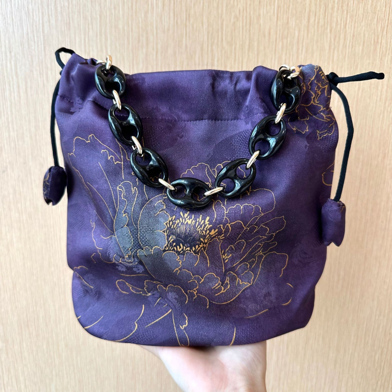 Geantă bucket crossbody în stil național-literar, material poliester, căptușeală poliester, închidere magnetică, buzunar interior cu fermoar