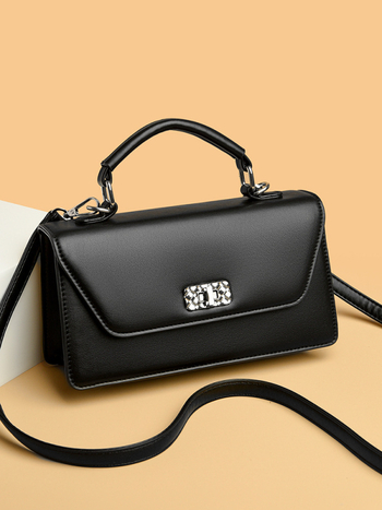 PU-ból készült váll- és keresztpántos táska - vízszintes négyzetes forma, zár, laminált cipzárral belső zseb, poliészter bélés, üzleti utakhoz és mindennapi használatra