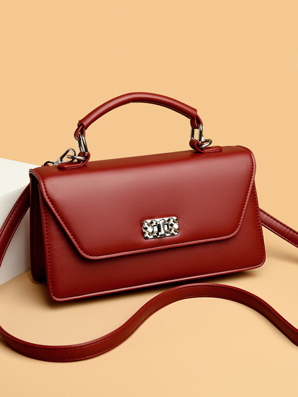 PU-ból készült váll- és keresztpántos táska - vízszintes négyzetes forma, zár, laminált cipzárral belső zseb, poliészter bélés, üzleti utakhoz és mindennapi használatra