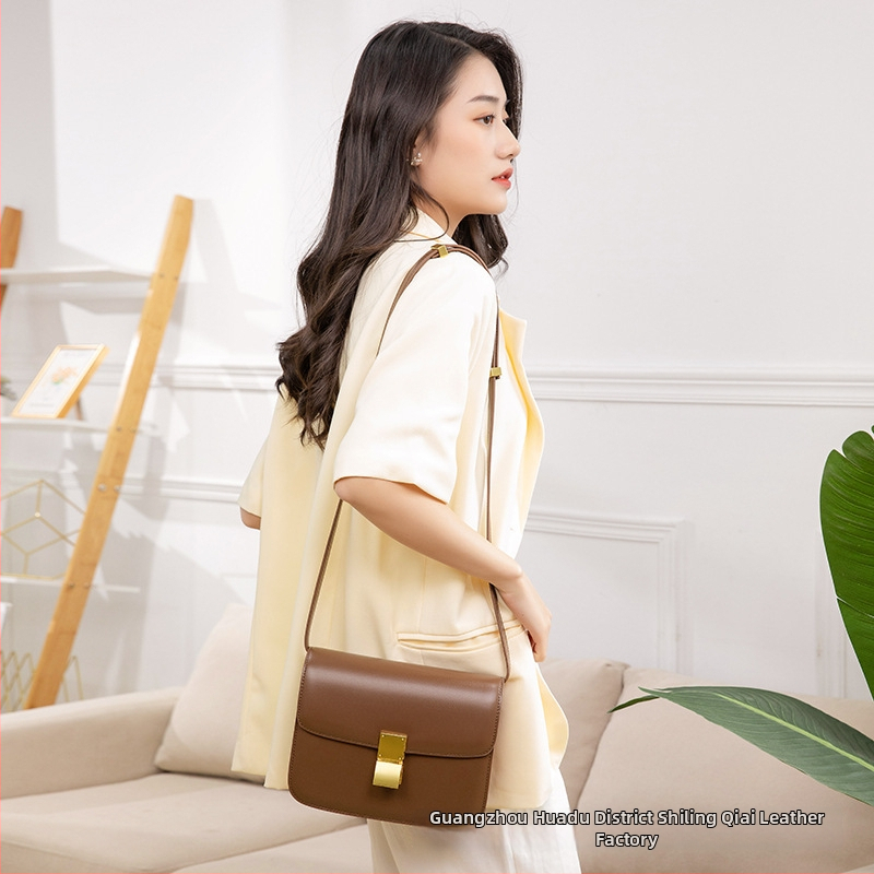 PU kožená taška cez rameno, malý štvorcový tvar, vertikálna silueta krabičky, s viečkom, zapínanie na západku, polysterová podšívka