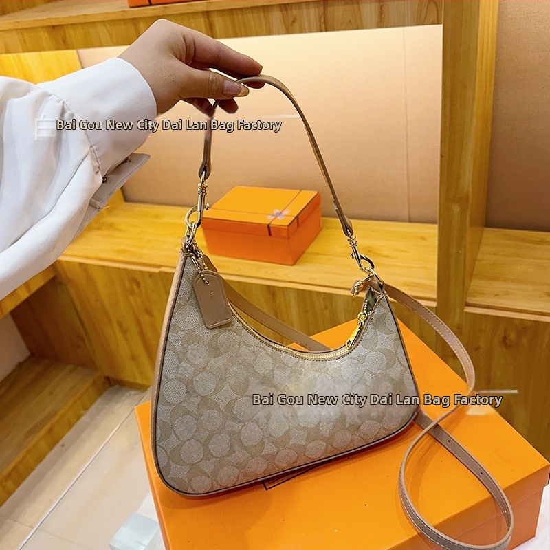 PU materiálom crossbody taška, vodorovný štvorcový tvar, zipsové otvorenie, laminovaný vnútorný priestor, zimná 2025 vydanie