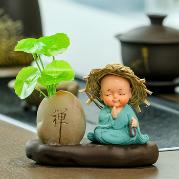 Vază – Peisaj Zen hidroponic mic, cu un călugăr în pălărie de paie, Ruijie, stil modern minimalist (Material: rășină; Brand: Ruijie; Categoria: Vază; Stil: modern minimalist; Ambalare: carton)