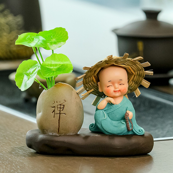 Vază – Peisaj Zen hidroponic mic, cu un călugăr în pălărie de paie, Ruijie, stil modern minimalist (Material: rășină; Brand: Ruijie; Categoria: Vază; Stil: modern minimalist; Ambalare: carton)