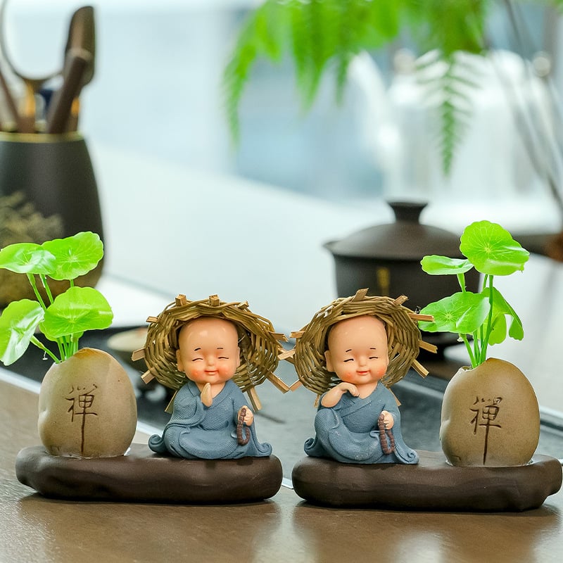 Vază – Peisaj Zen hidroponic mic, cu un călugăr în pălărie de paie, Ruijie, stil modern minimalist (Material: rășină; Brand: Ruijie; Categoria: Vază; Stil: modern minimalist; Ambalare: carton)