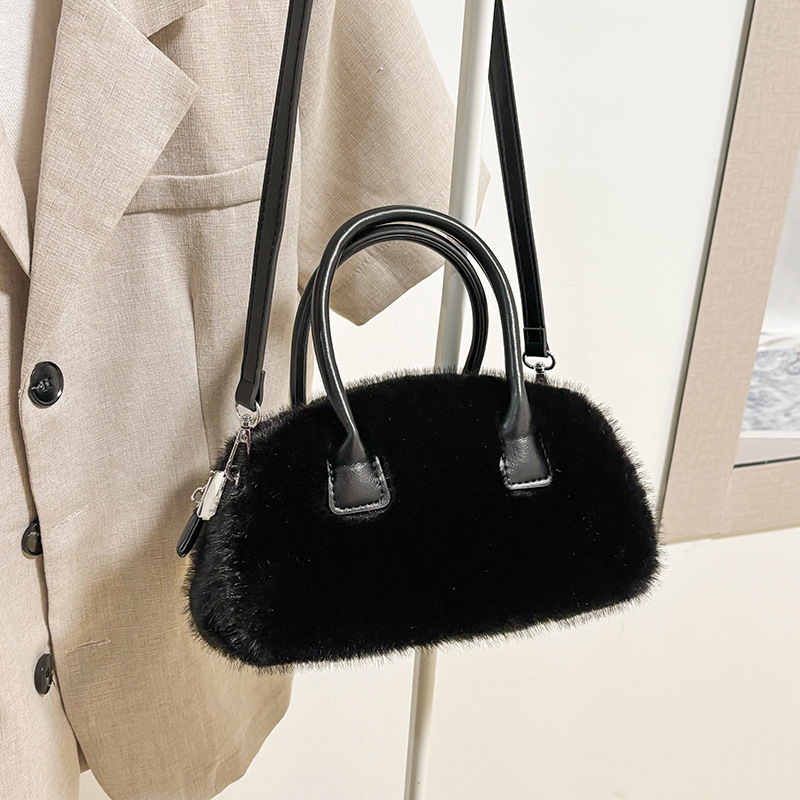 Geantă de damă din pluș — formă pătrată orizontală, închidere cu fermoar, buzunar interior cu fermoar, curea de umăr simplă, toamnă 2025