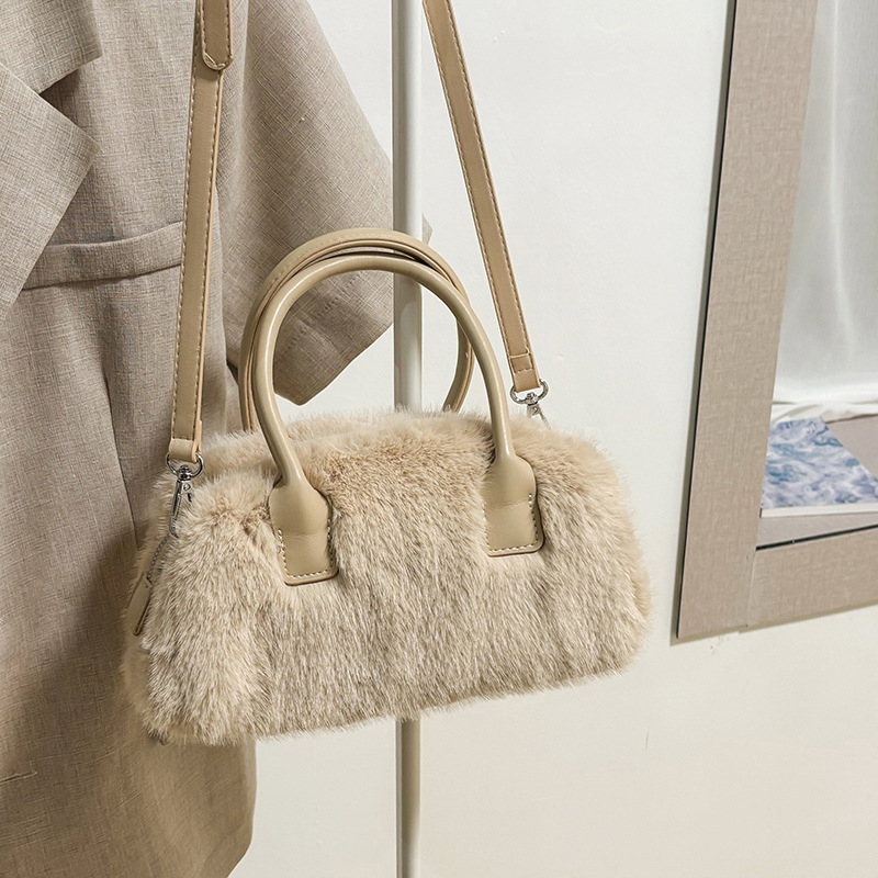 Geantă de damă din pluș — formă pătrată orizontală, închidere cu fermoar, buzunar interior cu fermoar, curea de umăr simplă, toamnă 2025