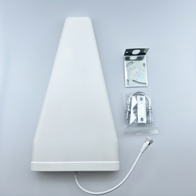 Vonkajšia smerová logaritmická anténa, zisk 10 dBi, jednopolárna, pre 2G/3G/4G/5G