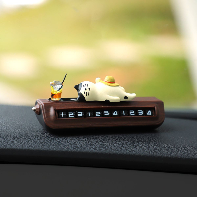 Διακοσμητικό αυτοκινήτου από ρητίνη με γάτα-τυχερή σε καρτούν και προσωρινή πινακίδα στάθμευσης – εσωτερική διακόσμηση αυτοκινήτου, λειτουργία θραύσης παραθύρων