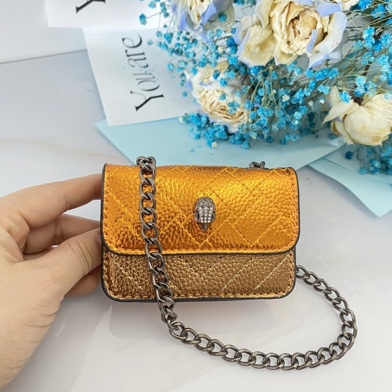 Női crossbody táska lánccal, mini négyszögletes, fedéllel, PU anyag, mágneses zár, belső syntetikus bőr, horizontális forma