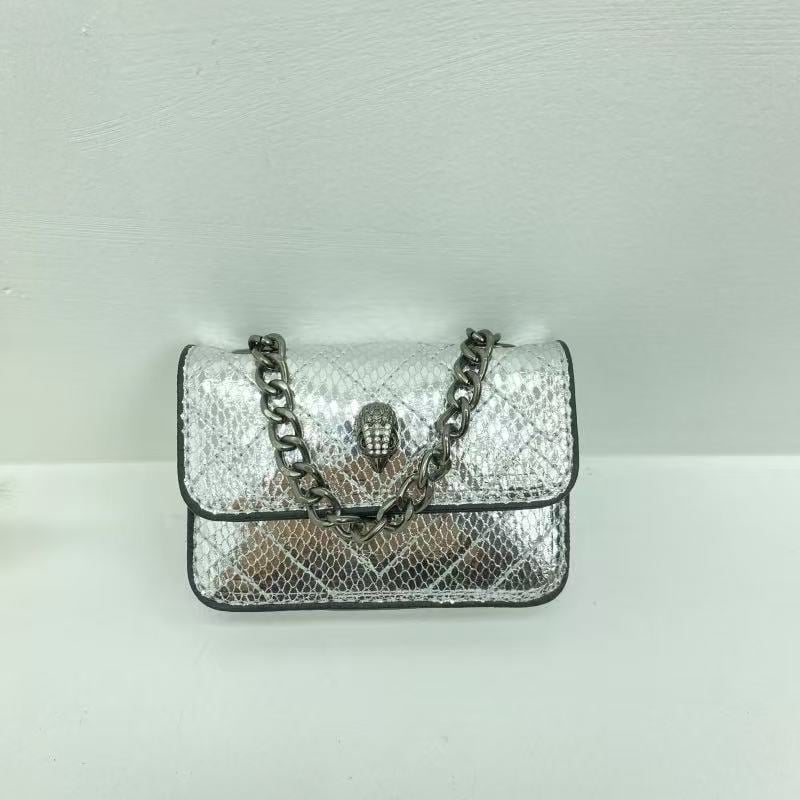 Női crossbody táska lánccal, mini négyszögletes, fedéllel, PU anyag, mágneses zár, belső syntetikus bőr, horizontális forma