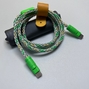 Cablu de date din silicon cu conectori Lightning și USB-C, lungime 1–2 m, încărcare rapidă, putere maximă 100 W, design cu un cap